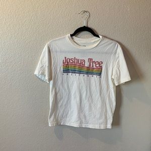 Joshua tree California t-shirt size small.